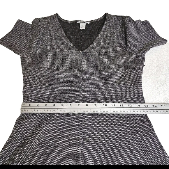 H&M Medium Black V-Neck Fit & Flare Casual Office Career Simple Minimal Dress - Picture 9 of 13